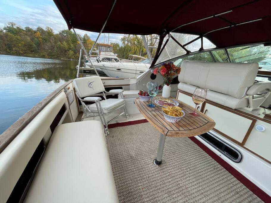 Private Yacht On Catskill Creek Exteriör bild